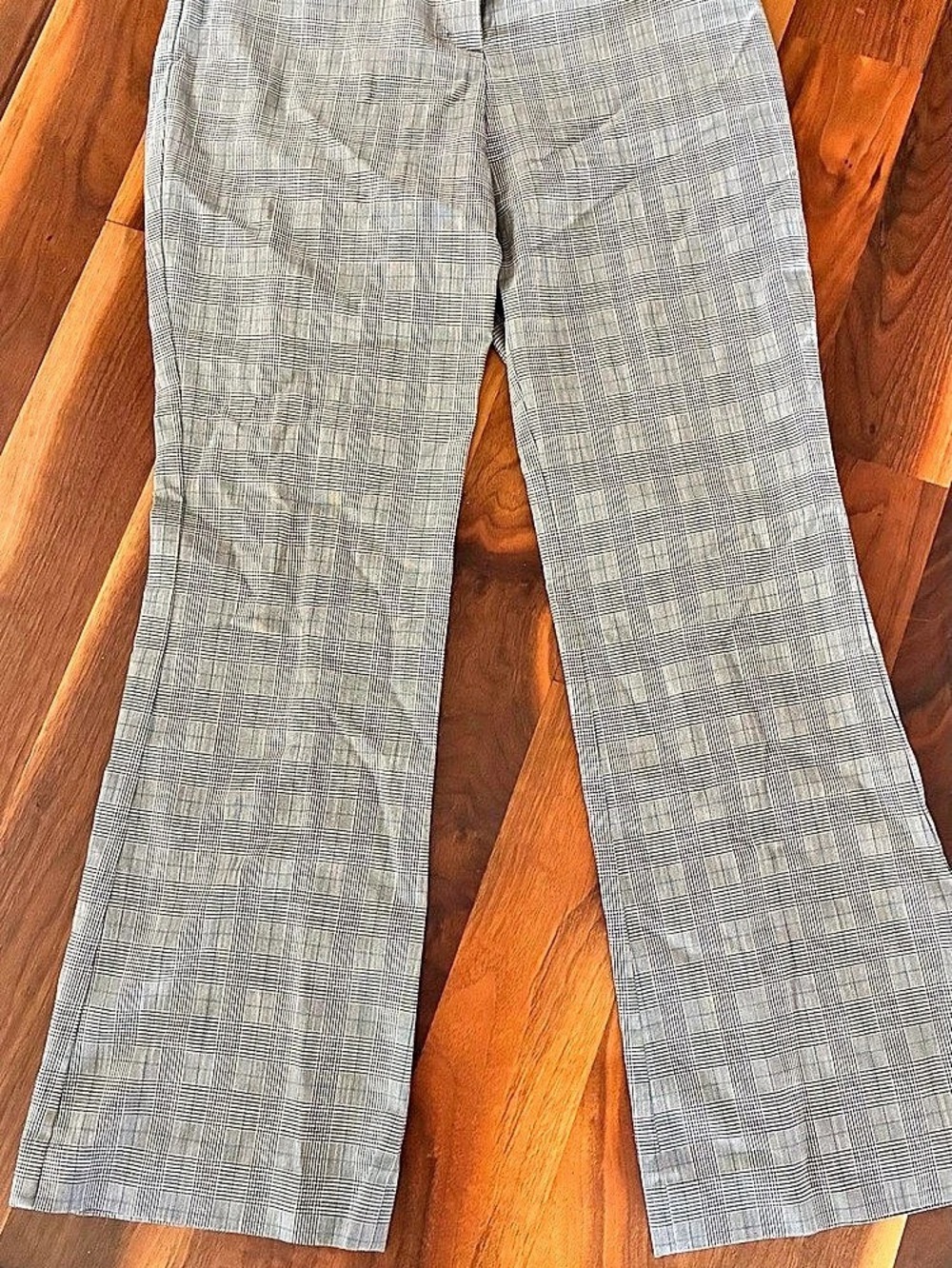 Express Women's Gray & White Checkered capri Trousers